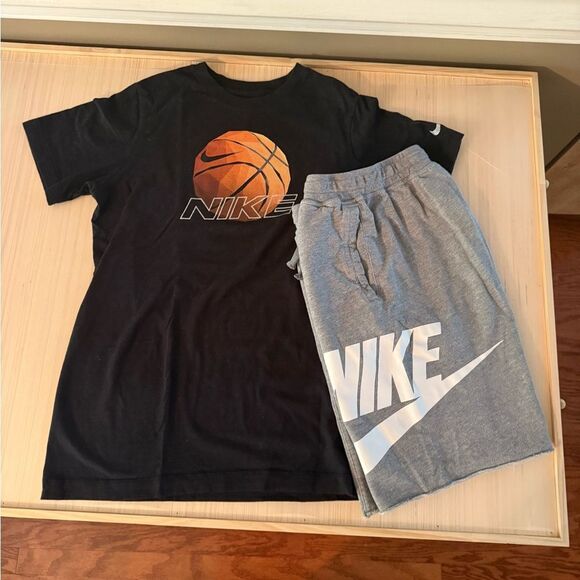 Nike Black T-Shirt and Gray Shorts Set - Picture 1 of 7